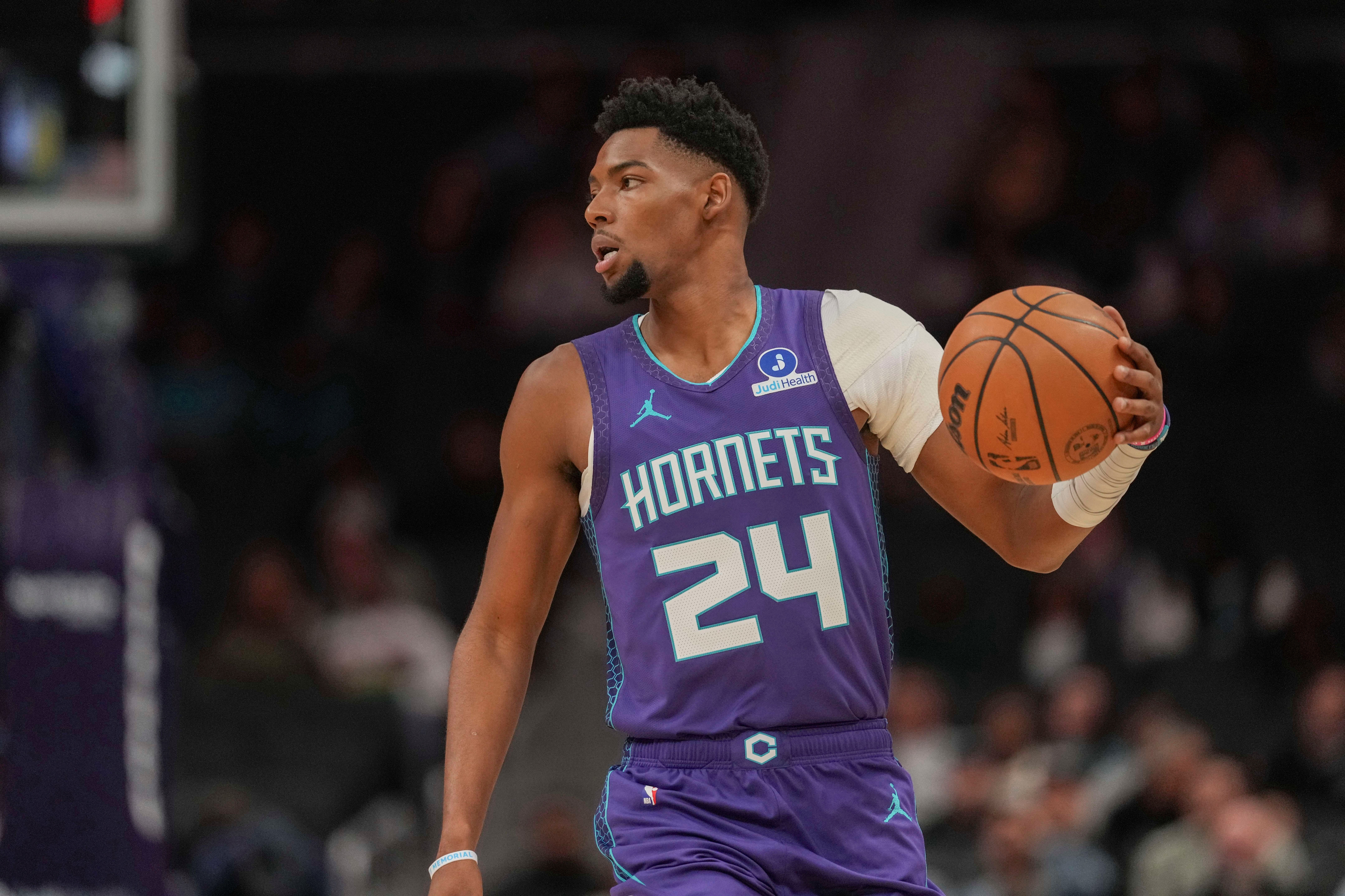 德甲投注-全民皆兵!黄蜂全队10人有得分进账 其中8人得分上双