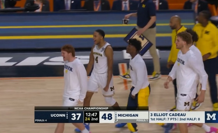 足球投注-11中1！卡多命中密歇根本场第一个三分 分差扩大至11分打停康大